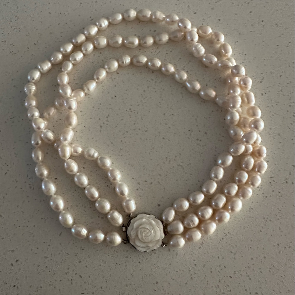 Elegant Pearl Necklace with Rose Clasp